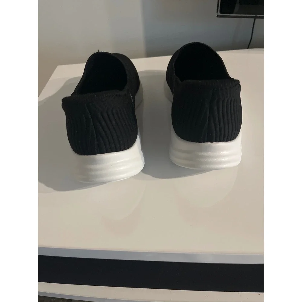 Skechers Hands Free Slip-ins Relaxed Fit Black White Knit Sneakers 124855